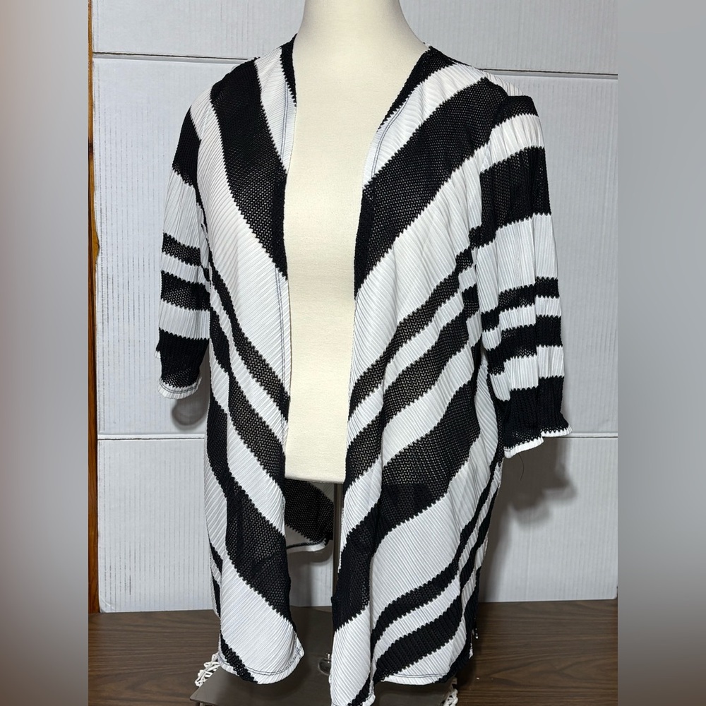 Catherine’s  2X cardigan jacket  32” front30” L back. No pockets/buttons